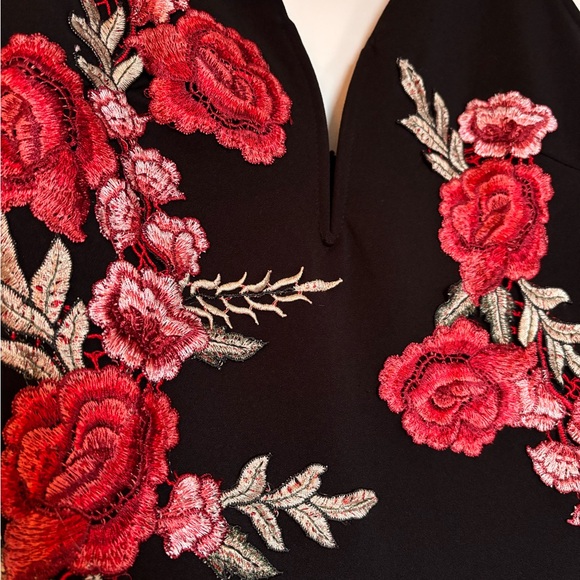 Embroidered blouse - Picture 4 of 4